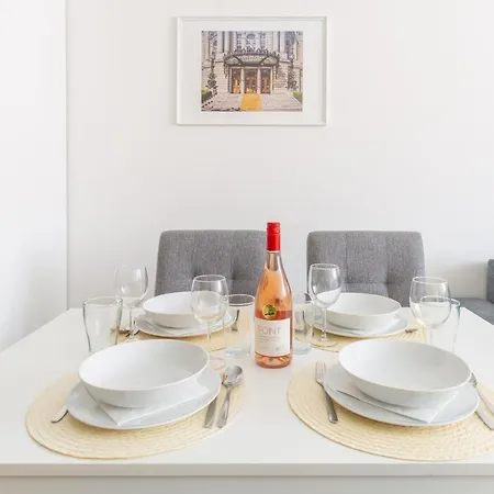 Cozy 3-bedroom In The Heart Of Apartmán Budapešť