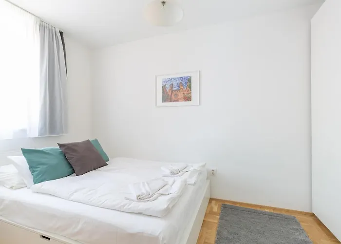 Cozy 3-bedroom In The Heart Of Budapest