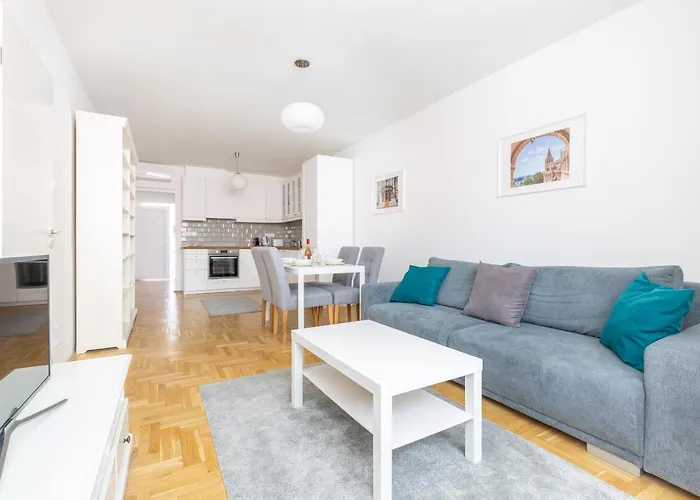 Cozy 3-bedroom In The Heart Of *