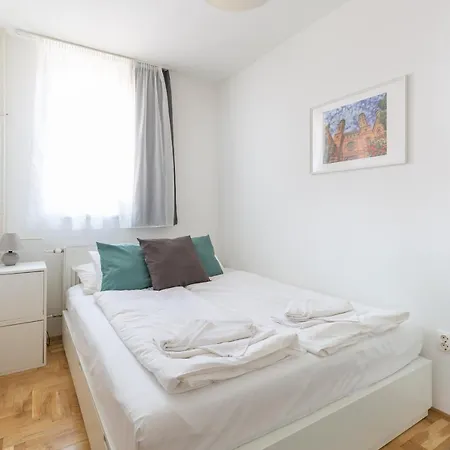 아파트 Cozy 3-bedroom In The Heart Of