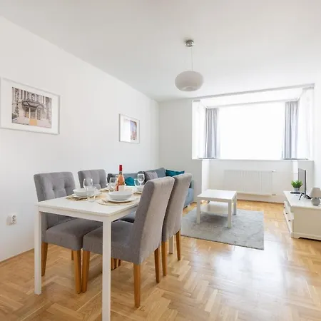 Cozy 3-bedroom In The Heart Of * 부다페스트